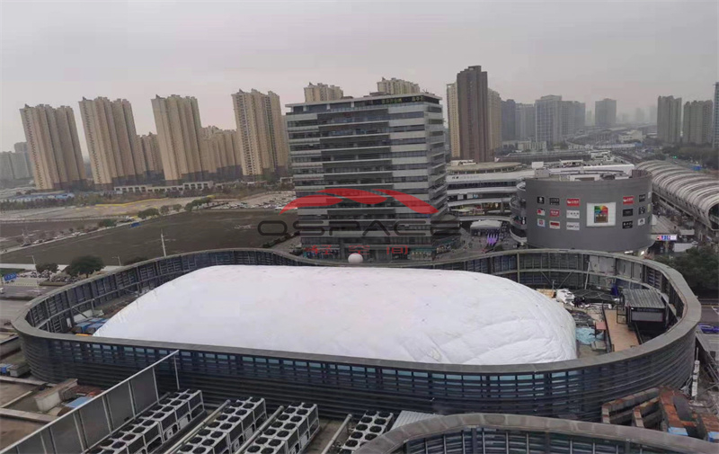 商场屋顶气膜馆：闲置屋顶变身城市运动新地标